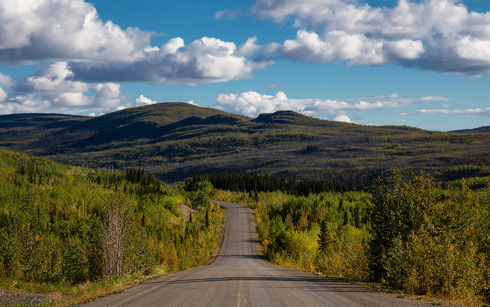 uma paisagem mostrando como é a liberdade móvel ao viajar de motorhome.