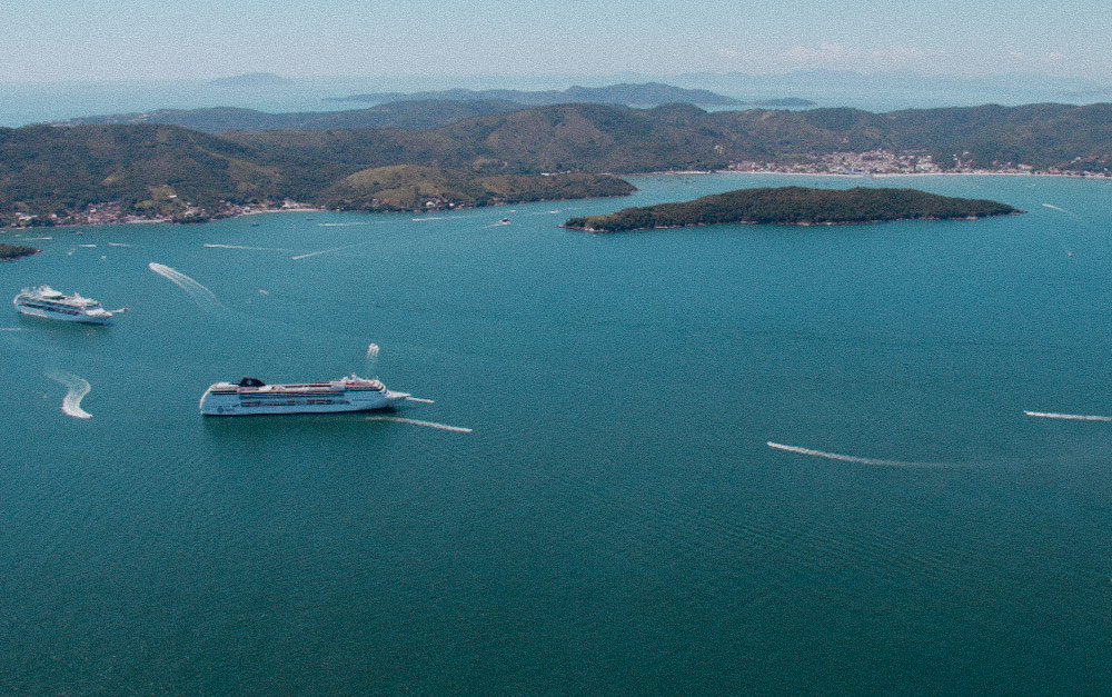A imagem representa a Costa Verde e Mar.