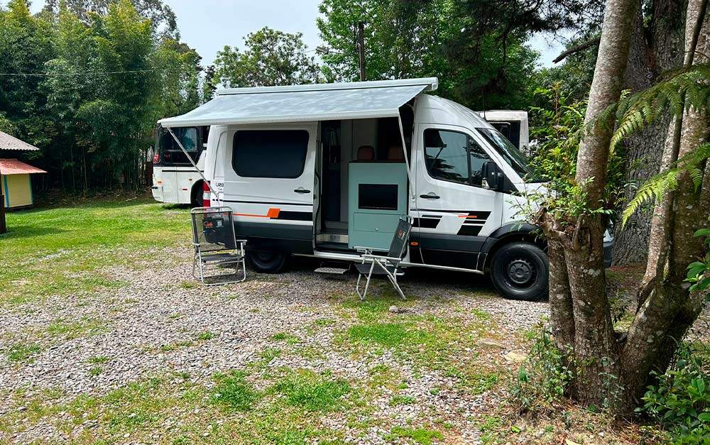 A imagem representa um motorhome da Santa Motorhome. A imagem ilustra as tendências e previsões de motorhomes para 2024.