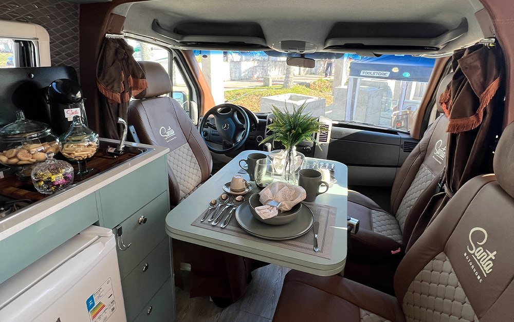 A imagem representa a organização do motorhome.